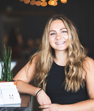 Book an Appointment with Lola Lewin for Acupuncture